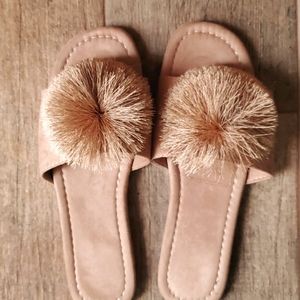 Cute pom pom flats